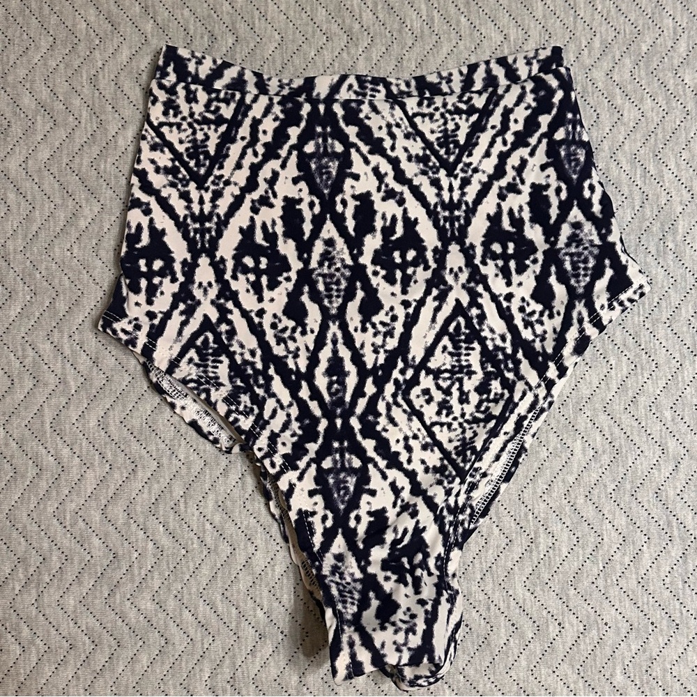 Lunalae bottoms size 6 small/ medium